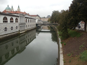 Pogled z zmajskega mosta proti Prešernovem trgu - centru mesta Ljubljane