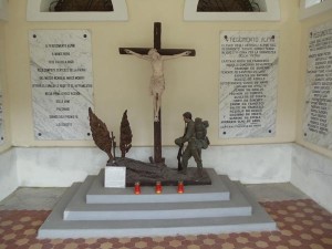 Oltar znotraj kapelice