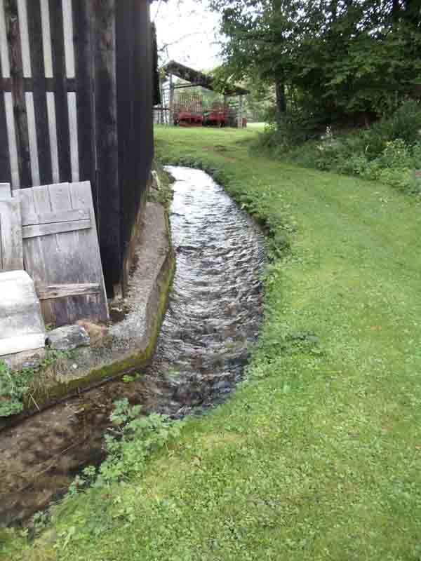 Potok Mišca v vasi Rečica