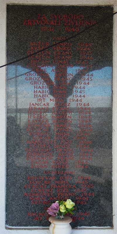 Spominska plošča za svodbodo padle (1941-1945)